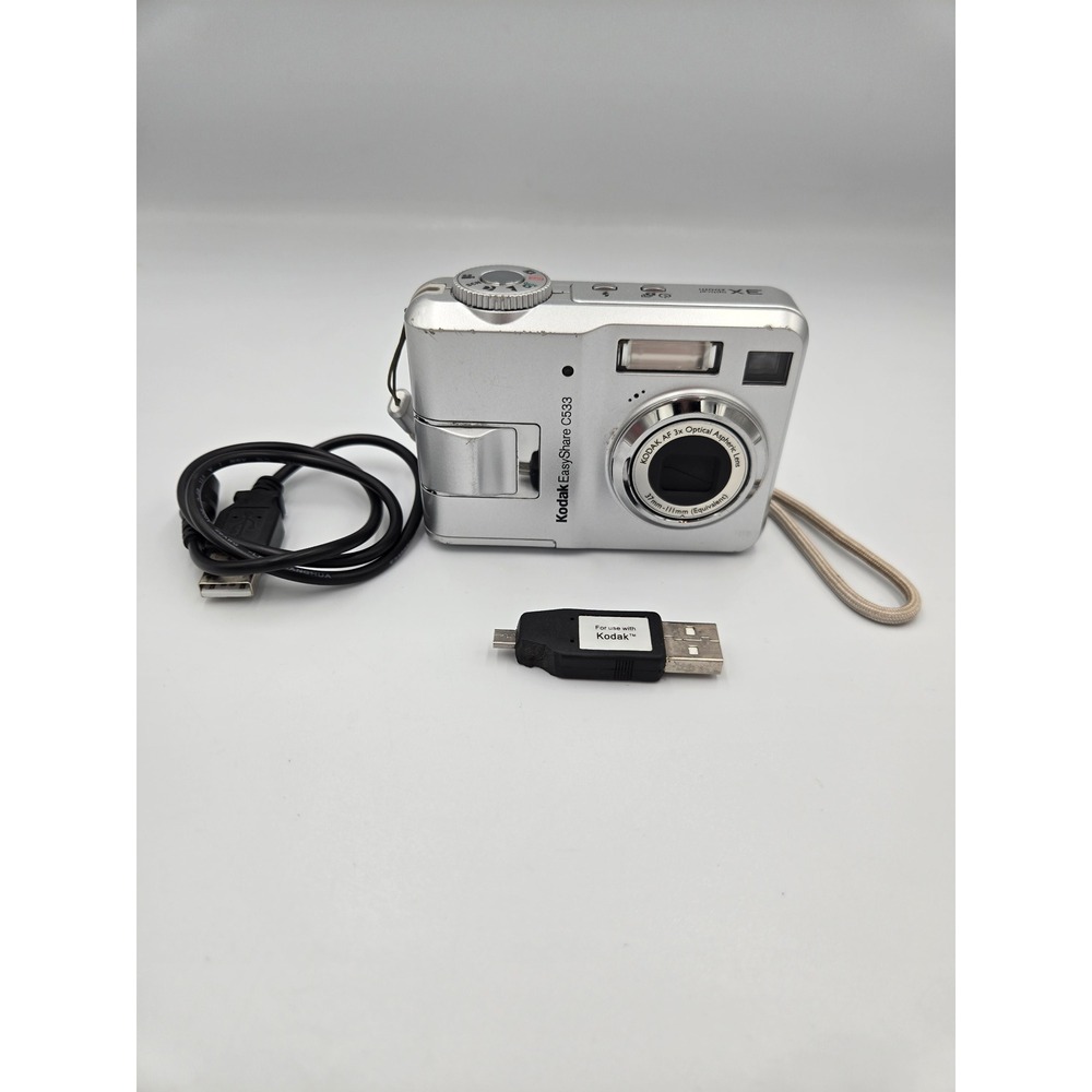 Kodak EasyShare C533 Silver 5.0MP Digital Camera 3x Optical Zoom Bundle